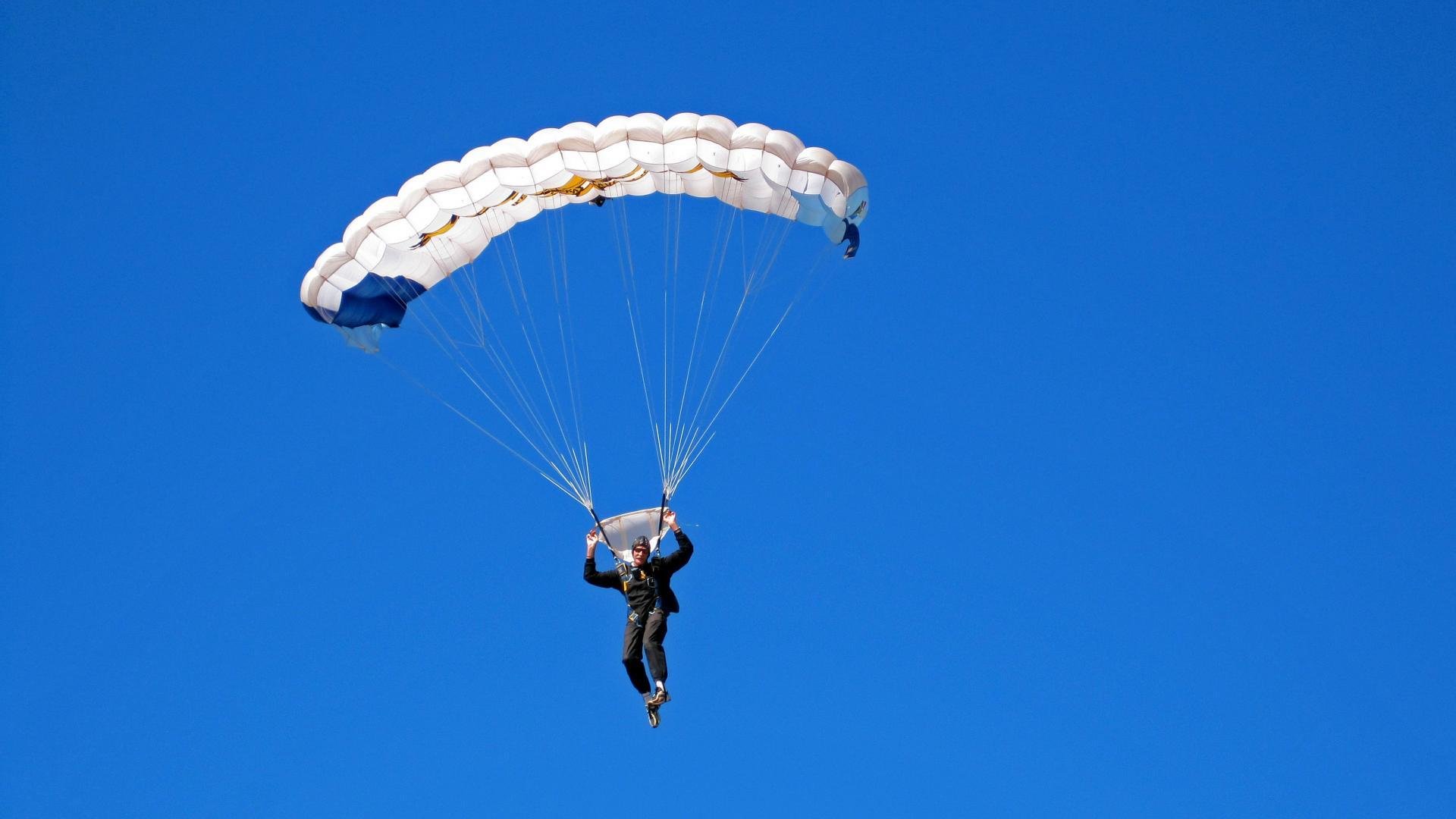 世界杯：越来越多父亲带女儿进场看球 父女合照成为一大温馨风景